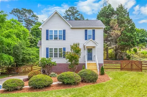 129 Twin Valley Dr, Clemmons, NC 27012
