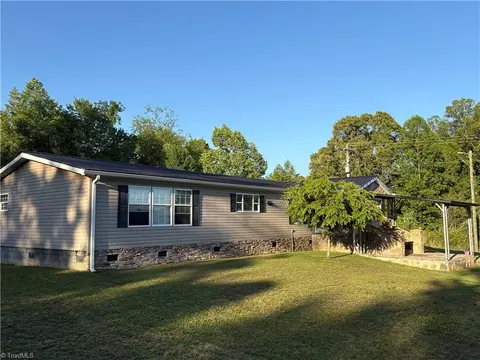 1620 Rogers Rd, Mount Airy, NC 27030