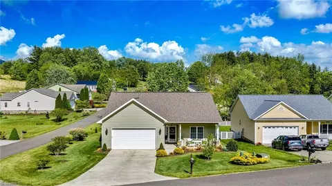 209 Evergreen St W, West Jefferson, NC 28694
