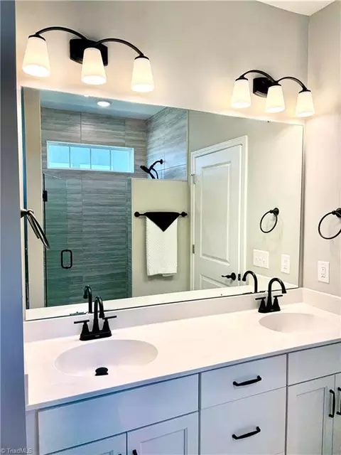 Bath - 3443 Willowcrest St, High Point, NC 27265 photo 1 of 1