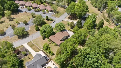 View/Area - 1108 Gatehouse Rd, High Point, NC 27262 photo 2 of 3