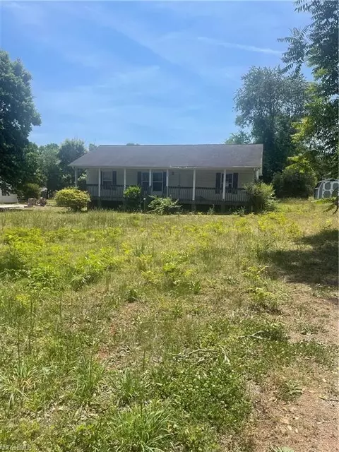 199 Greenhaven Dr, Lexington, NC 27292
