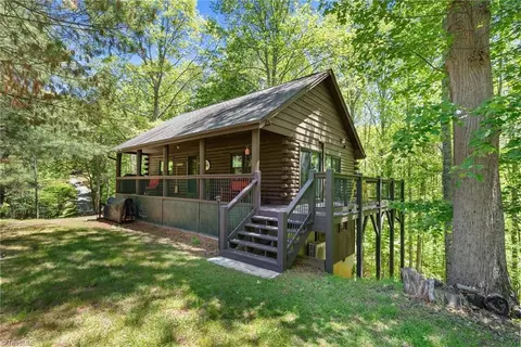 73 Happy Hunt Dr, Grassy Creek, NC 28631