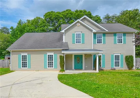 2914 Chestnut Heights Rd, Winston Salem, NC 27107