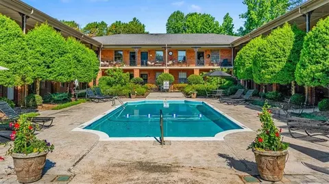 1833 Banking St #A10, Greensboro, NC 27408