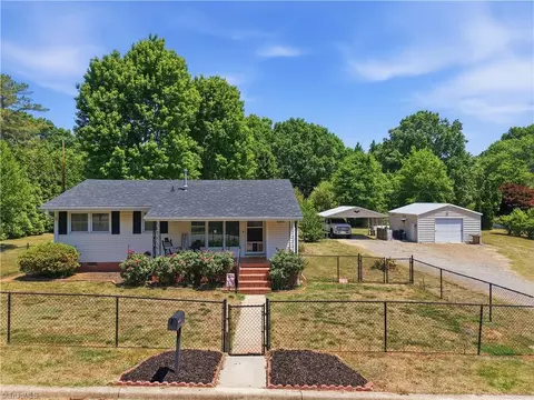 1007 Jackson St, Mayodan, NC 27027