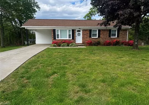 184 Shamrock Ave, Mount Airy, NC 27030