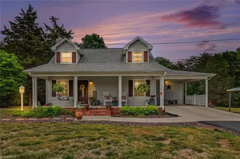 329 Pine Rd, Eden, NC 27288