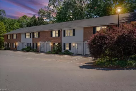 5910 King Charles Ct, Clemmons, NC 27012