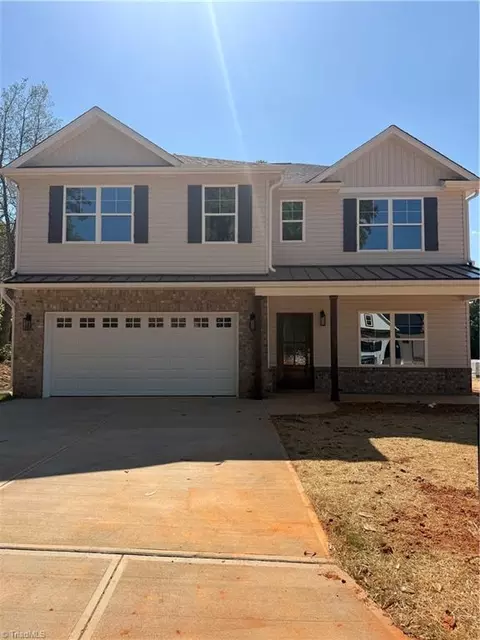 2103 Medhurst Dr, Greensboro, NC 27410