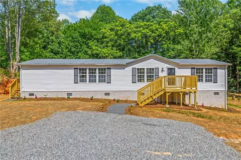 1100 Sandy Ln, Sandy Ridge, NC 27046