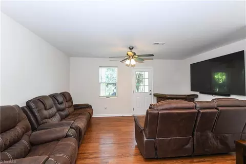 Living - 3203 Loftyview Dr, High Point, NC 27260 photo 2 of 3
