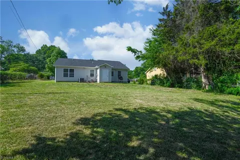 Exterior - 3203 Loftyview Dr, High Point, NC 27260 photo 6 of 9