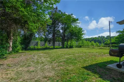 Exterior - 3203 Loftyview Dr, High Point, NC 27260 photo 8 of 9