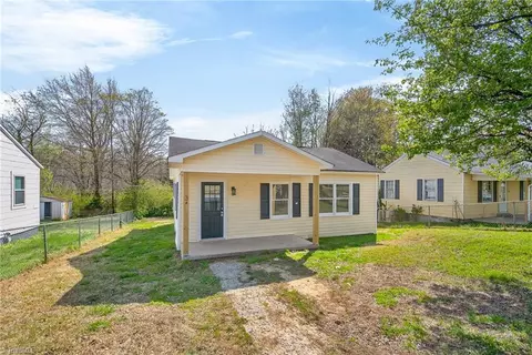 3 Circle Dr, Reidsville, NC 27320