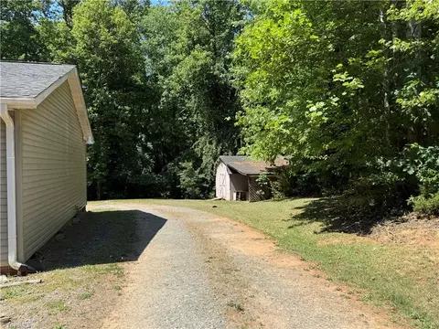 Exterior - 226 Greystone Dr, King, NC 27021 photo 4 of 7
