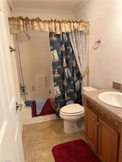 Bath - 226 Greystone Dr, King, NC 27021 photo 3 of 5