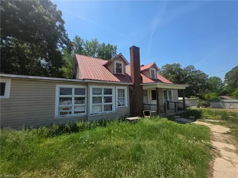 1050 Jacob St, Thomasville, NC 27360