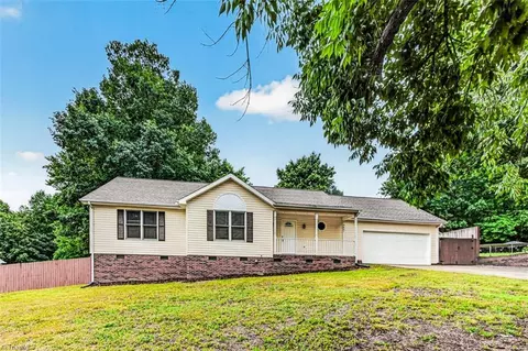 3661 Libertys Run Dr, Sophia, NC 27350