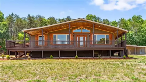 144 Turney Farm Ln, Pilot Mountain, NC 27041