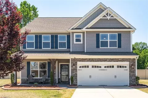 40 Onslowbay Ct, Whitsett, NC 27377