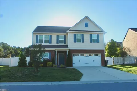 4120 Medina Ct, Pfafftown, NC 27040