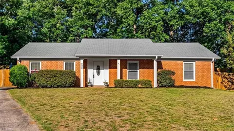1928 Middlewood Ct, High Point, NC 27265