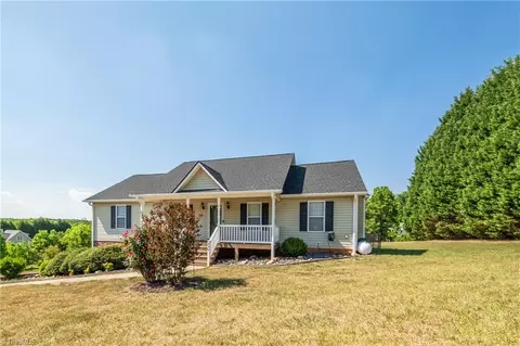 554 Dogwood Acres Ln, Madison, NC 27025