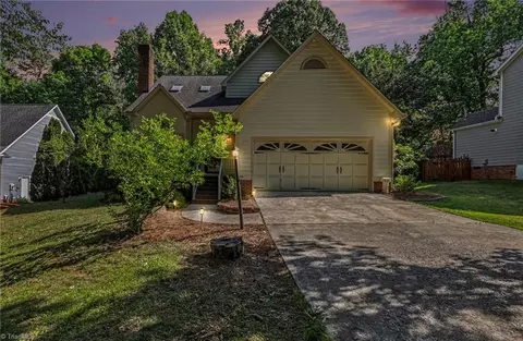 6313 Lakebend Ct, Greensboro, NC 27410