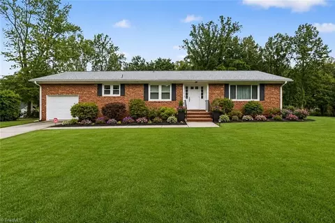 626 Kenneth Rd, Greensboro, NC 27410