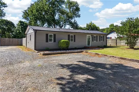 4306 Plainfield Rd, Sophia, NC 27350