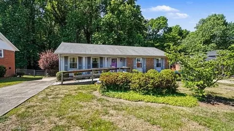 4105 Chateau Dr, Greensboro, NC 27407
