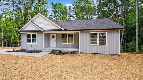 148 Aspen St, Yadkinville, NC 27055