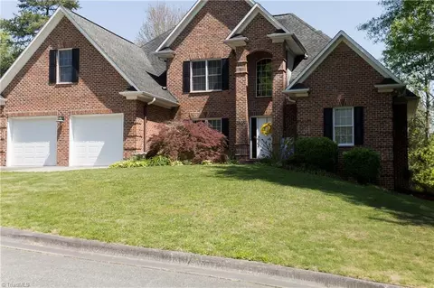 1688 Woodbury Ln, Mount Airy, NC 27030