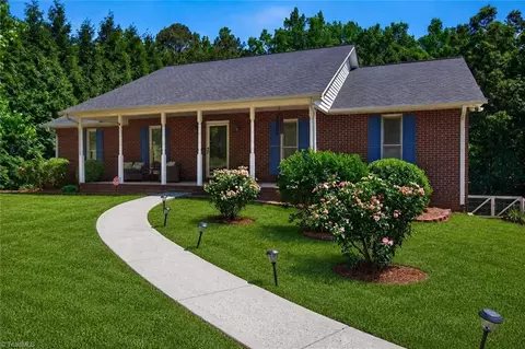 221 Leighmar St, Clemmons, NC 27012