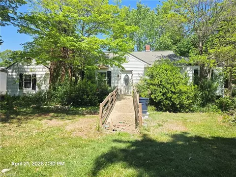 5467 Shattalon Dr, Winston Salem, NC 27106