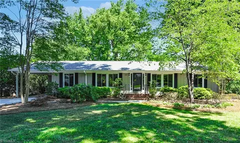 20 Devonshire Dr, Greensboro, NC 27410