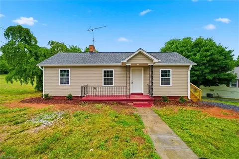 491 Pleasant Hill Dr, Elkin, NC 28621