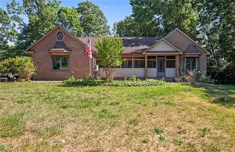 118 Chinaberry Ct E, Mocksville, NC 27028