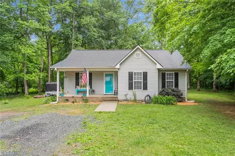 6686 Beaver Ridge Ct, Snow Camp, NC 27349