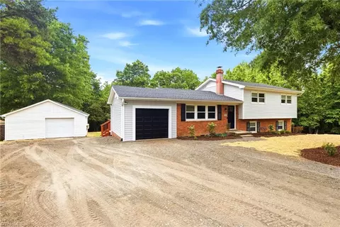 4030 Southview Dr, Greensboro, NC 27407
