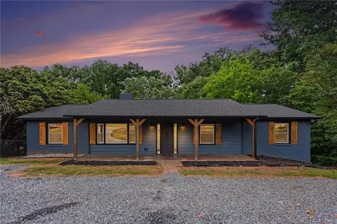 3927 Beacon Dr, Winston Salem, NC 27106