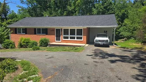 204 Forest Hill Rd, Mount Airy, NC 27030