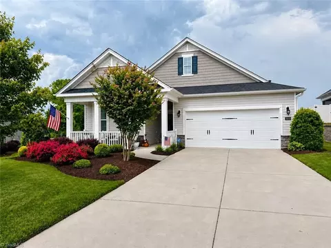 5020 Garnet Hill Dr, Clemmons, NC 27012