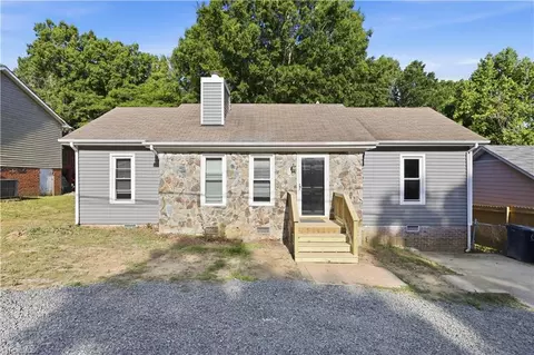 1916 Willow Rd, Greensboro, NC 27406