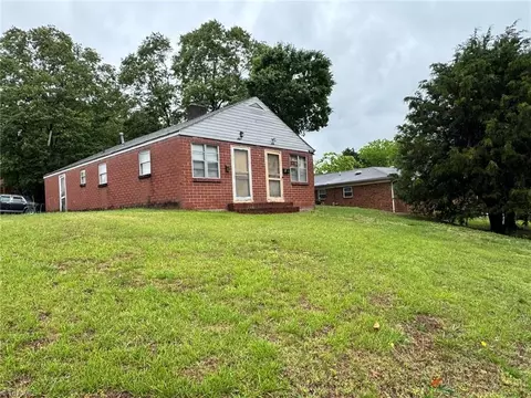 818 Douglas Dr, Thomasville, NC 27360