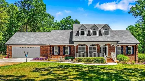 2668 Mountain Oak View Dr, Asheboro, NC 27205