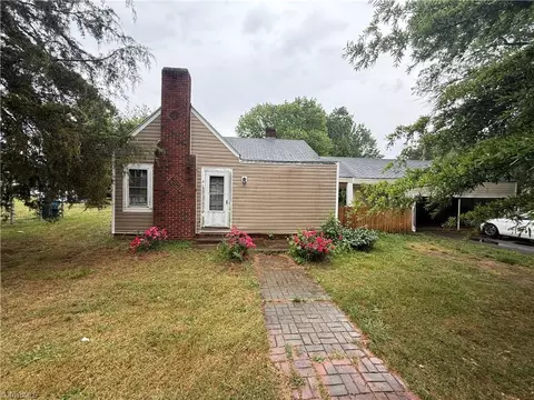 908 Lee Ave W, Yadkinville, NC 27055