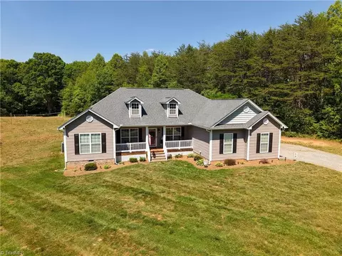 552 Tom Hunter Rd, Pilot Mountain, NC 27041