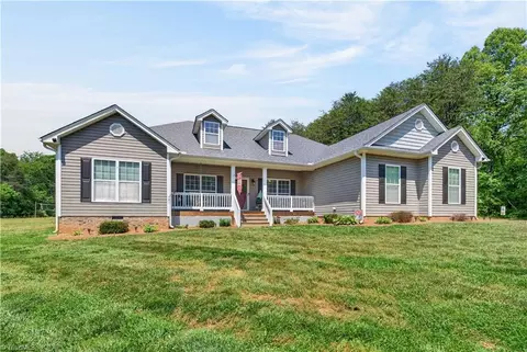 Exterior - 552 Tom Hunter Rd, Pilot Mountain, NC 27041 photo 2 of 5